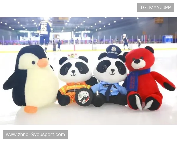 冰球比赛吉祥物乱入抢镜