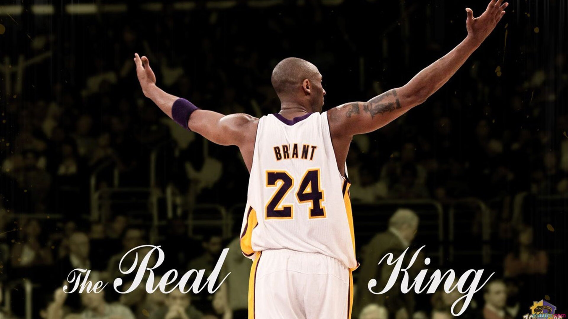 中锋回抢抢断后直塞形成助攻,中锋回防