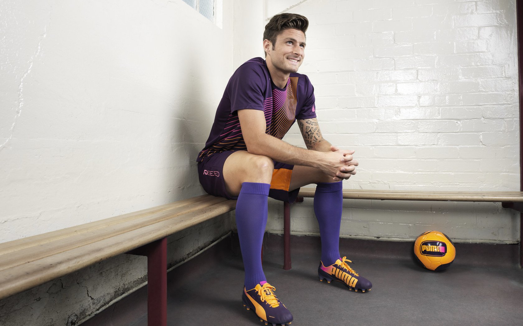 伊利亚·哈伦决赛中段加速领跑，荷甲伊哈塔伦